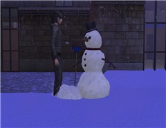 lucas makes a snowman