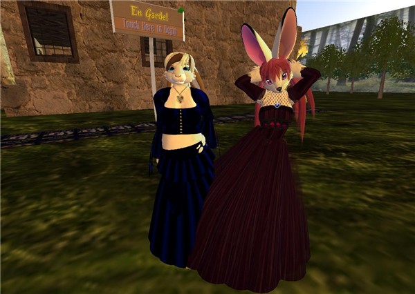 Best-Dressed Sisters - Erika Wemyss