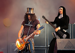 Iraconda Demonia and Slash, Guns N' Roses on stage