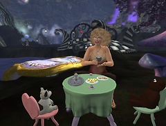 I drink tea with friends