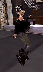 Fee Nitely @ Contrast