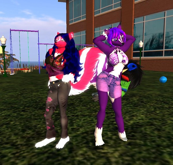 Kittie and Thalia: Fashion Models - Draygone Llewellyn