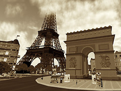 L'Arc de Triomphe @ Les Champs Elysees