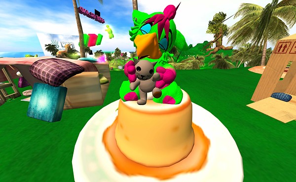 Baby Torbird likes the flan - Torley Linden