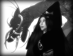 B&W
