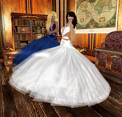Kathie n Melli in SAS Ciabatta dresses