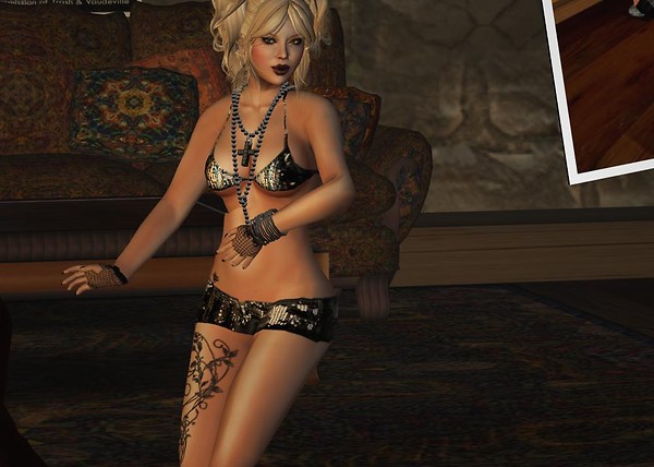 Gwen at her Rezday Bash - ravenelle.zugzwang