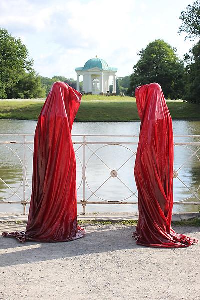 contemporary-art-show-documenta-show-time-guards-sculpture-manfred-kielnhofer